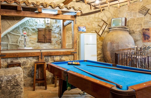 Pedro Bernardo House | El Rincón Del Duende: Rural House for 16, Mountain Views, WiFi, A/C