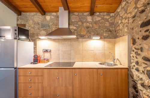 La Vall de Bianya House | El Roure II at Can Torrotes: Rural Apartment in Vall de Bianya