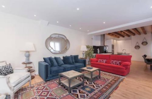 Embajadores Apartment | Elegant 3-Bedroom Apartment for Up to 8 Guests in Madrid