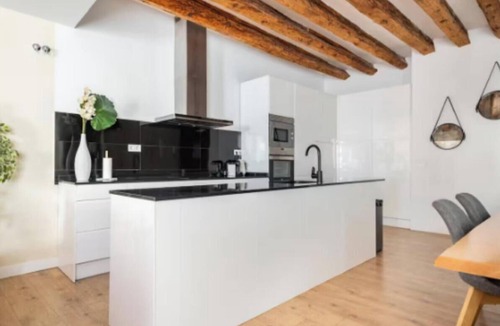 Embajadores Apartment | Elegant 3-Bedroom Apartment for Up to 8 Guests in Madrid