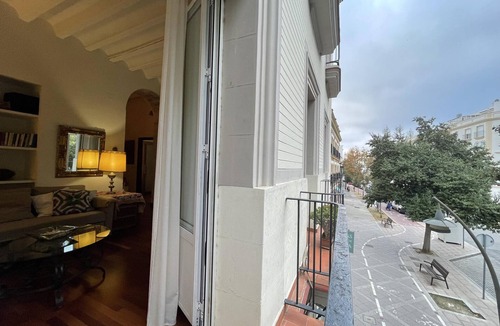 Jerez de la Frontera Old Town Apartment | Elegant apartment with balconies, AC and parking in central Jerez