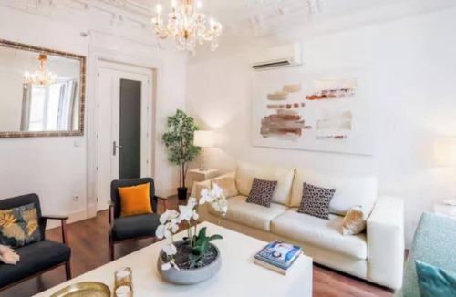Palacio Apartment | Elegant & Spacious 3-Bedroom Apartment in the Heart of Madrid de los Austrias