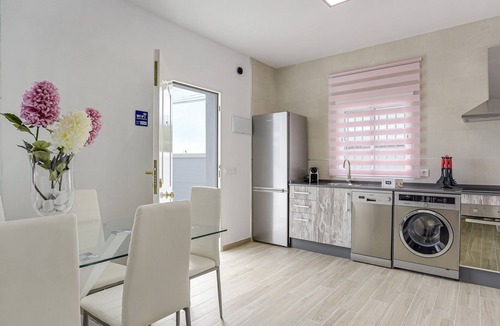 San Ambrosio House | Casa Caramelo with Mountain Views and Private Pool – Families Only