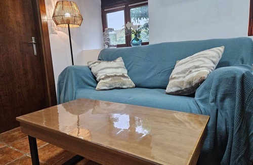 Llerandi Ski Chalet | Escape to the tranquility of our charming little house in Piloña, Asturias, surrounded by nature and perfect for disconnecting. With capacity for up to 5 guests, this cozy retreat is ideal for families looking for a special place to relax.There is no di