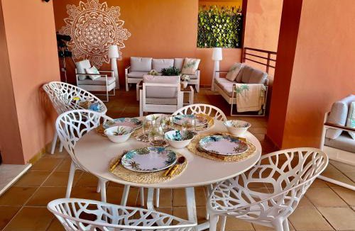 Manilva Apartment | Estrella de Mar zeezicht en uitkijk op Gibraltar 40m2 terras incl zwembad Las Garzas Manilva