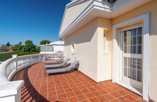 Valencina de la Concepcion Ski Chalet | Exclusive villa with pool just a few minutes from Seville