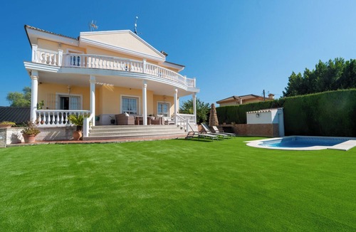Valencina de la Concepcion Ski Chalet | Exclusive villa with pool just a few minutes from Seville