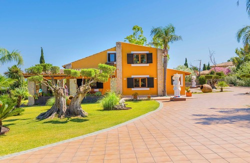 Alcudia Ski Chalet | Exclusiva Villa con piscina climatizada, jacuzzi, sauna, gim, y 10000m2 jardín