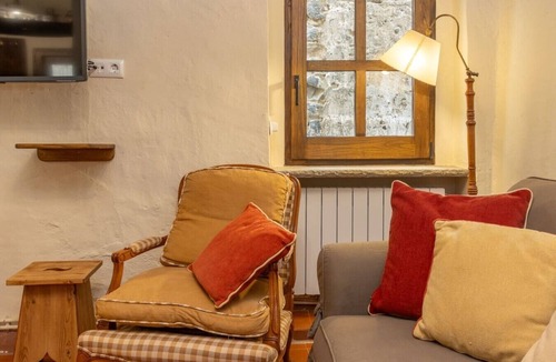 Besalu House | Exclusive historic home in Besalú | A/C | Wi-Fi