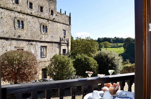 Santillana del Mar Apartment | Extra Large Suite with jacuzzi