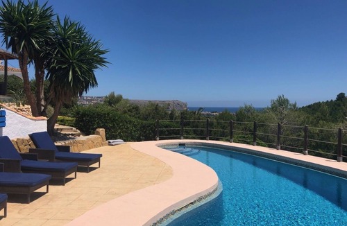 Javea Apartment | Fabulous well-equipped spacious apartment in tranquil setting overlooking Jávea