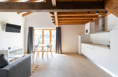 Villaverde de Pontones Apartment | Family apartment with garden view and chill-out cube in the garden