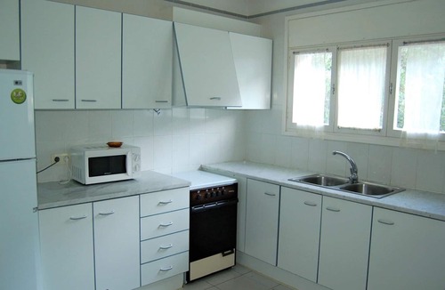 Llanca Villa | Family home with garden and sea view in Llançà