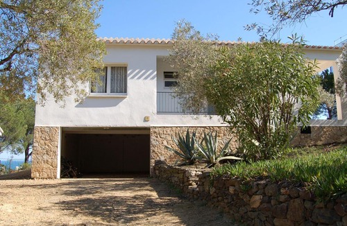 Llanca Villa | Family home with garden and sea view in Llançà