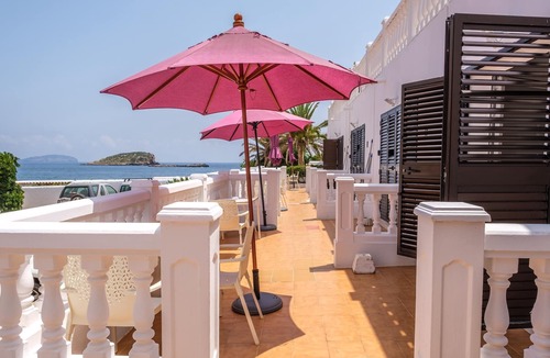 Es Canar Apartment | Fantastic Apartment by the Sea, Pool & Terrace