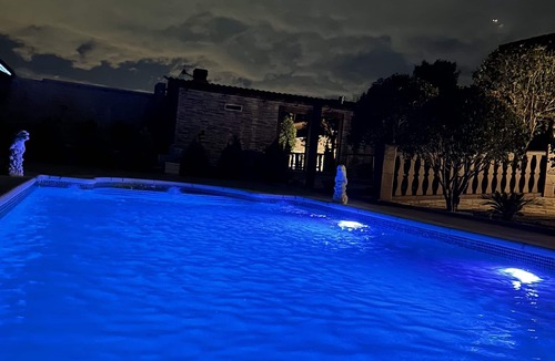 Numancia de la Sagra Villa | farm cross