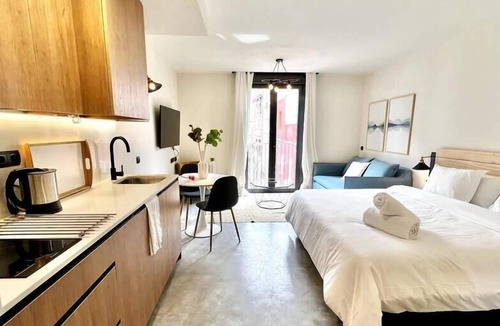 Almendrales Apartment | FD/ Luminous Studio. First qualities. Parking. TV