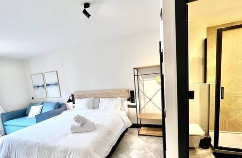 Almendrales Apartment | FD/ Luminous Studio. First qualities. Parking. TV