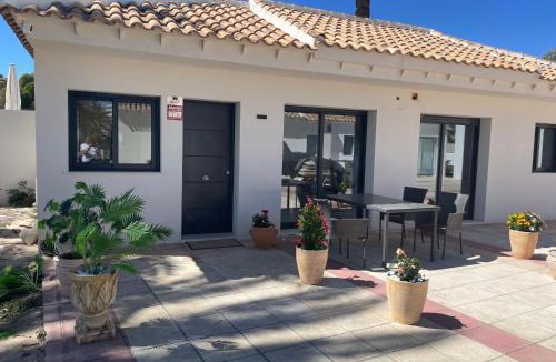 Orihuela Costa House | Ferienhaus direkt am Strand mit Terrasse und Meerblick in Torrevieja