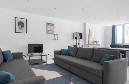 1st Arrondissement Apartment | Ferreol Black & White