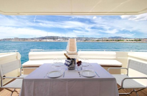 La Llotja-Born Boat Rental | Ferretti 175 fly "three Mermaids"
