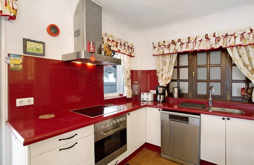 Aguimes House | 'Finca Fani 1' with Sea Views, Mountain Views, Shared Pool, Terrace and Garden