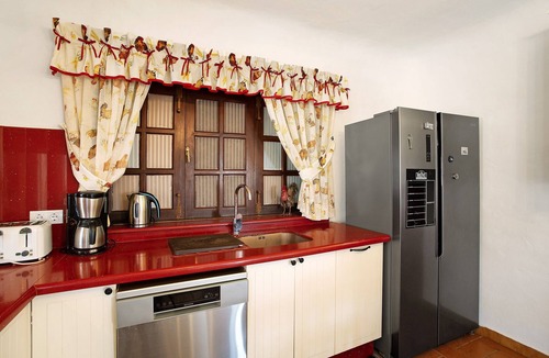 Aguimes House | 'Finca Fani 1' with Sea Views, Mountain Views, Shared Pool, Terrace and Garden