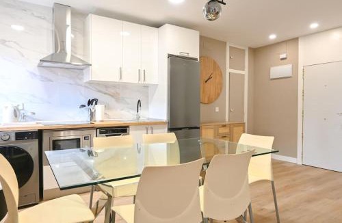Lucero Apartment | For You Rentals Amplia Casa temporal Madrid de 3 Dormitorios M VIL45