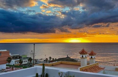 La Jaca House | Ganzes Haus, Terrasse, Meerblick, 100m zum Strand