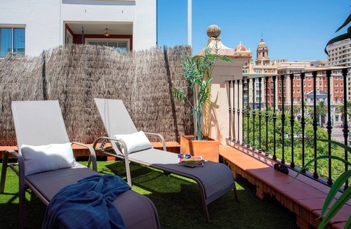Ensanche Centro Apartment | Genteel Home Plaza de la Marina