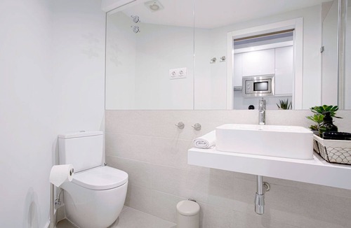 Sol Apartment | Genteel Home Plaza Mayor I