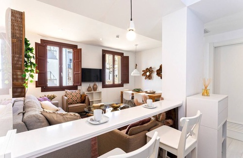 Central District Apartment | Genteel Home Zacatin 303