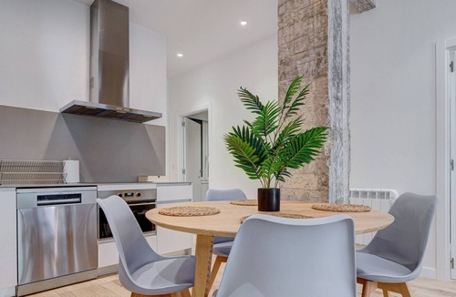 Gros Apartment | Gran Vía Arena by SanSe Holidays