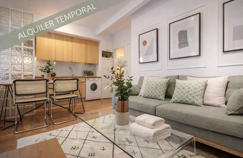 Palacio Apartment | Gran Via VI-cozy downtown apartment