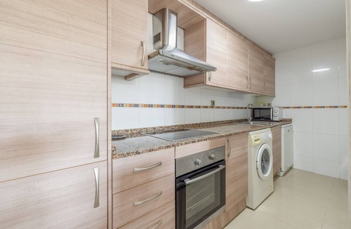 Deltebre Apartment | Ground-Floor Apartment 'Planta Baja Marita' with Shared Pool, Wi-Fi, and Air Conditioning