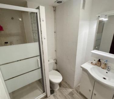 Quintana Apartment | Habitación amplia en madrid