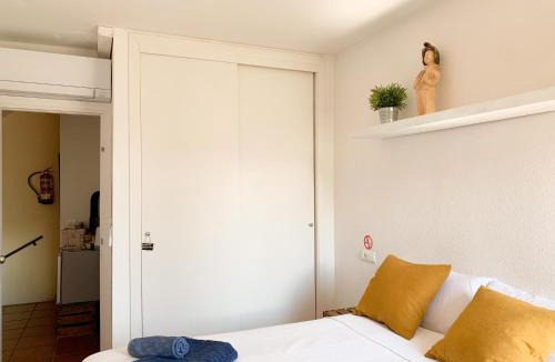 Portlligat House | Habitación céntrica con Aire Acondicionado Baño privado Nevera