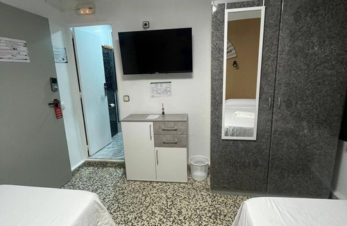 Arganda del Rey Hotel | Habitación Doble Interna con dos Camas Individuales, Baño Privado