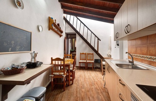 Vallehermoso House | Historic 'Casa de Telégrafos' with Mountain Views, Private Terrace & Wi-Fi