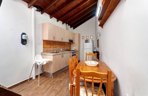 Vallehermoso House | Historic 'Casa de Telégrafos' with Mountain Views, Private Terrace & Wi-Fi