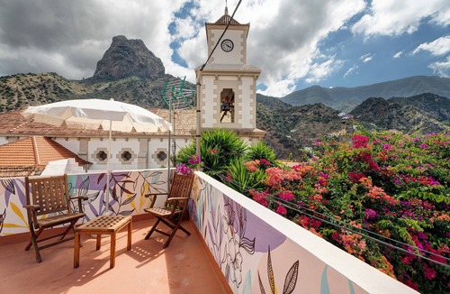 Vallehermoso House | Historic 'Casa de Telégrafos' with Mountain Views, Private Terrace & Wi-Fi