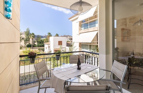 Puerto de Pollensa Apartment | Holiday Apartment Llenaire cerca playa with Mountain View, Shared Pool & Wi-Fi