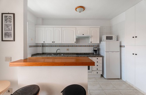 Los Cristianos Apartment | Holiday Apartment 'Central Los Cristianos' with Mountain View, Pool and Wi-Fi