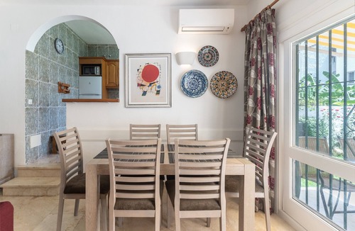 El Paraiso Apartment | Holiday Apartment '7A Allyson' with Pool, Private Garden & Wi-Fi