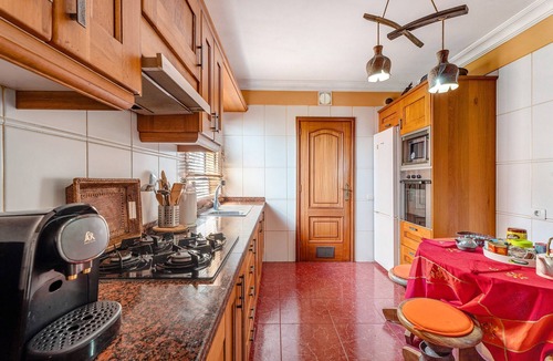 Radazul Apartment | Holiday Apartment 'Beautiful 3 Bedrooms Wifi Sea View' with Sea View, Wi-Fi and Air Conditioning