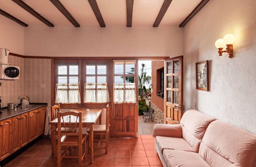 La Orotava Apartment | Holiday Apartment 'Casa Victor - Apartment 3' with Sea Views, Pool, and Wi-Fi