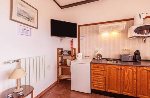 La Orotava Apartment | Holiday Apartment 'Casa Victor - Apartment 3' with Sea Views, Pool, and Wi-Fi