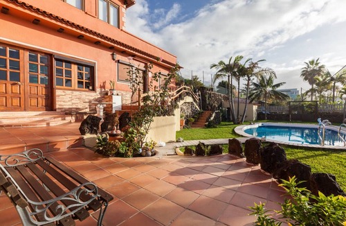 La Orotava Apartment | Holiday Apartment 'Casa Victor - Apartment 3' with Sea Views, Pool, and Wi-Fi