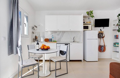 Villaverde Apartment | Holiday Apartment 'Casa Tomás C' with Sea Views, Shared Pool and Wi-Fi