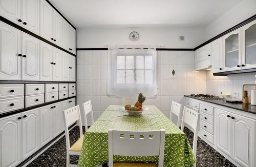 Los Gavilanes Apartment | Holiday Apartment "Los Morales" with Sea View, Shared Terrace & Wi-Fi